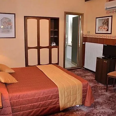 Hotel Milano 3*